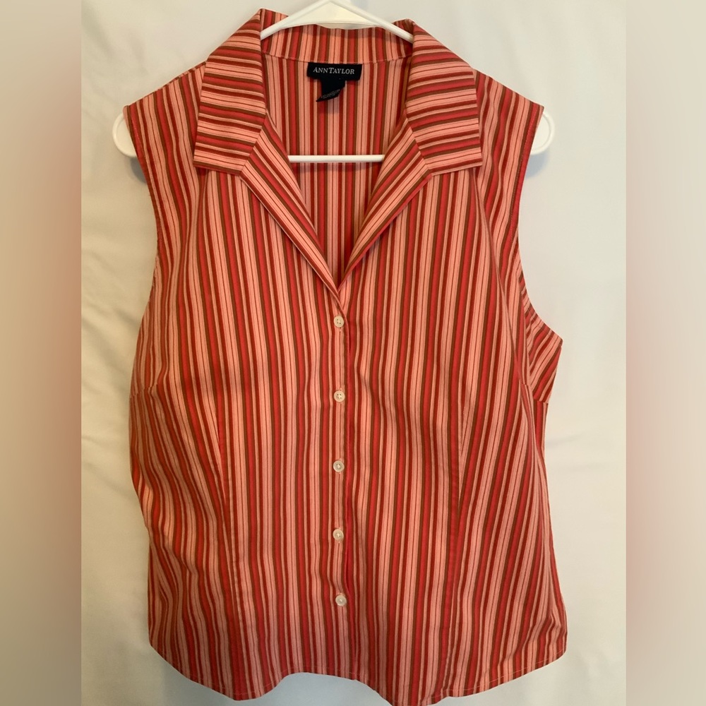 Sleeveless blouse with stretch